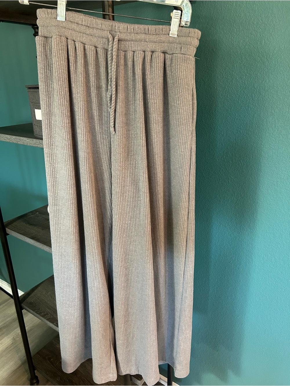 Dear Scarlett Relaxed Wide Leg Grey Joggers Medium Large New Nwt - Picture 4 of 4